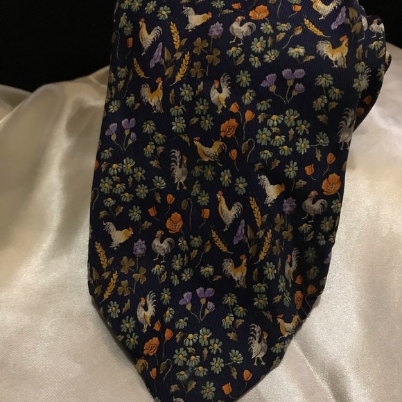 ❤️Elegant Salvatorre Ferragamo tie with print